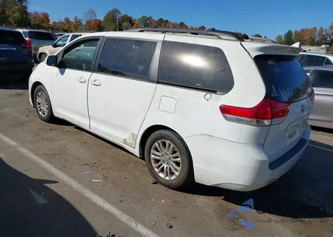 2011 Toyota Sienna Xle V6 z USA, uszkodzony, nr VIN 5TDYK3DC7BS120249